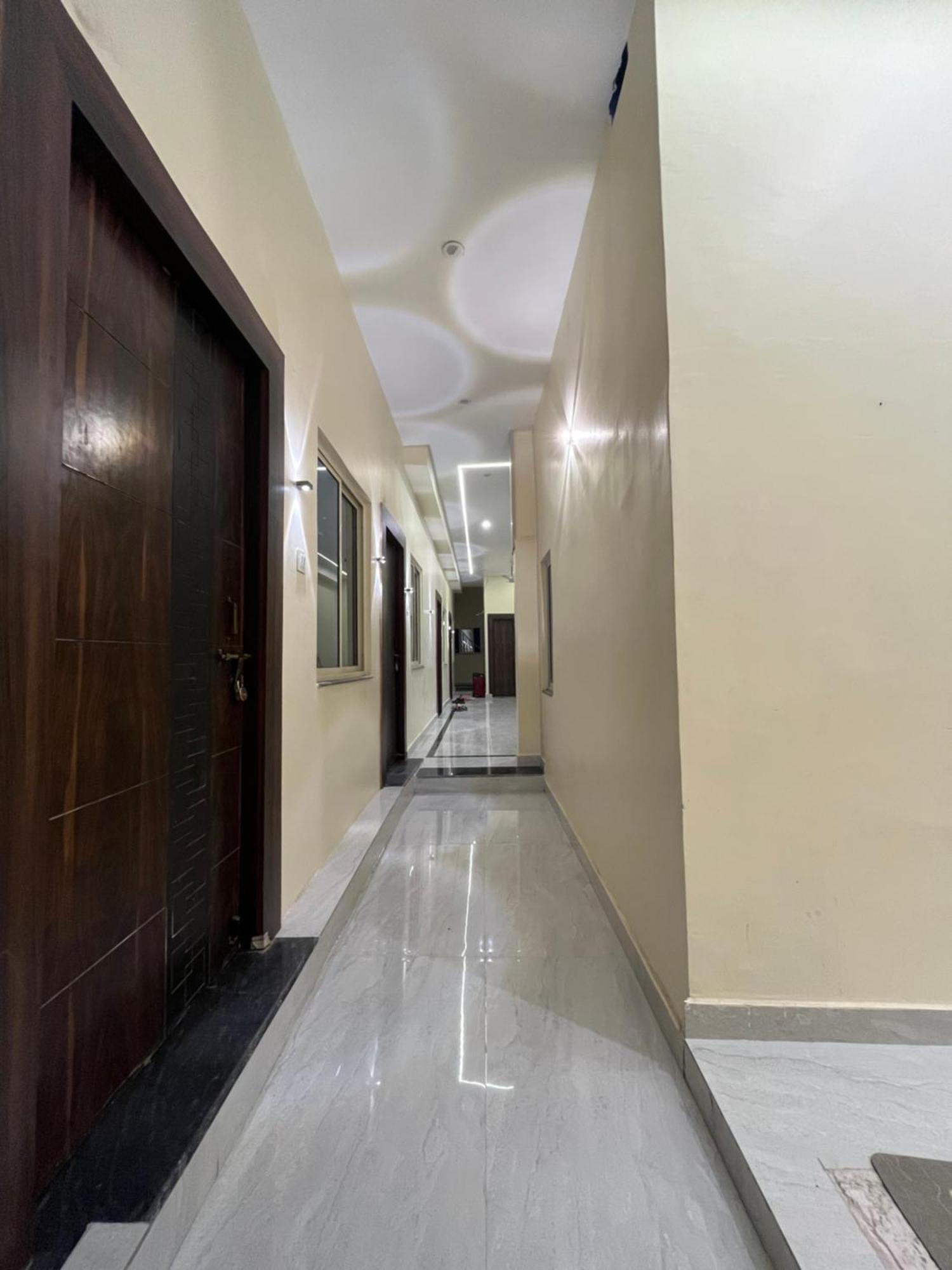 Jupiter Plaza Delhi Airport Hotel Új-Delhi Kültér fotó
