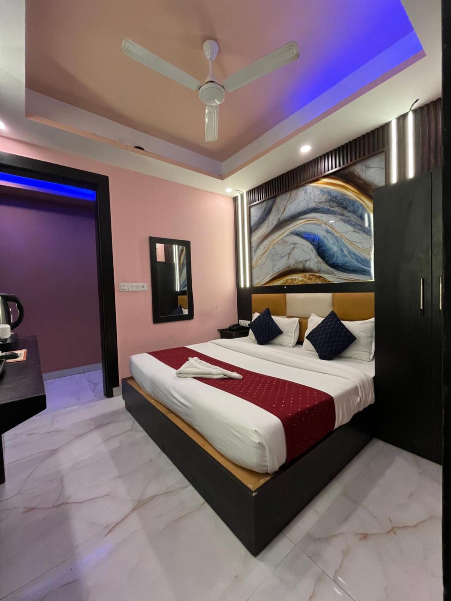 Jupiter Plaza Delhi Airport Hotel Új-Delhi Kültér fotó