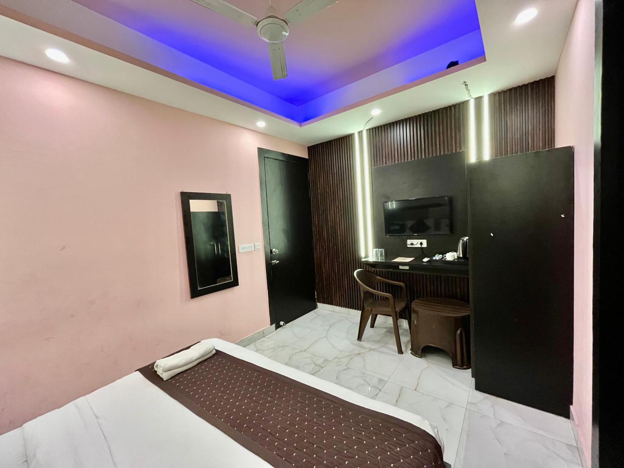 Jupiter Plaza Delhi Airport Hotel Új-Delhi Kültér fotó