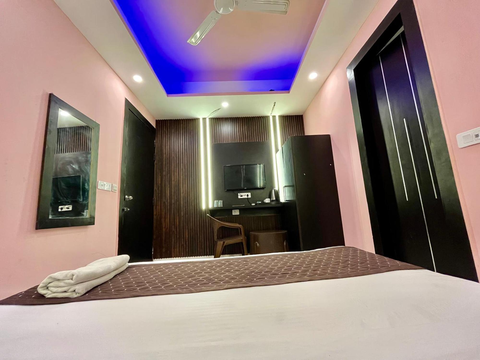 Jupiter Plaza Delhi Airport Hotel Új-Delhi Kültér fotó