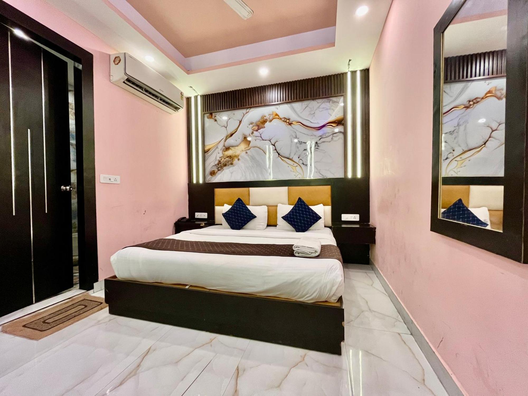 Jupiter Plaza Delhi Airport Hotel Új-Delhi Kültér fotó