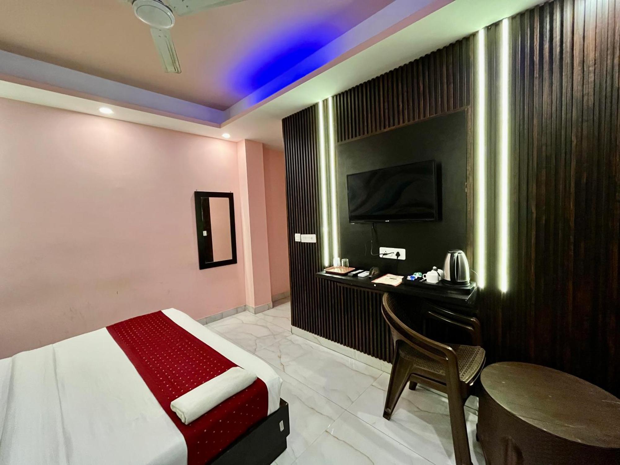 Jupiter Plaza Delhi Airport Hotel Új-Delhi Kültér fotó