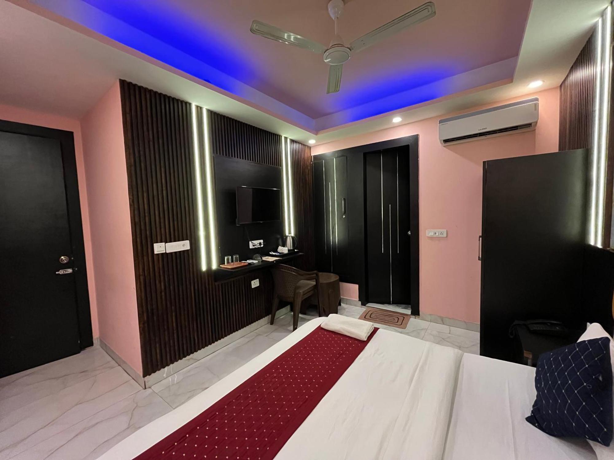 Jupiter Plaza Delhi Airport Hotel Új-Delhi Kültér fotó